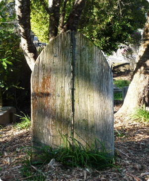 Wooden memorial | Karori Cemetery